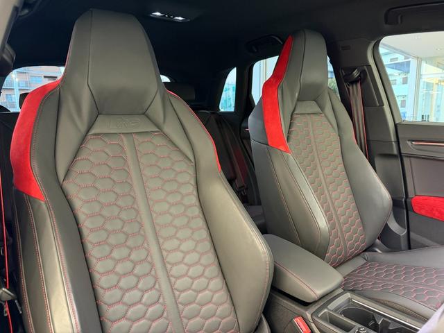 ＲＳ Ｑ３ ベースグレード　１オーナ－　Ｂａｎｇ　＆　Ｏｌｕｆｓｅｎ　　ＲＳスポーツエキゾーストシステム　ＲＳ　ダンピングコントロールサスペンション　ＲＳデザインパッケージ　カーボンエンジンカバー　ファインナッパレザー（20枚目）