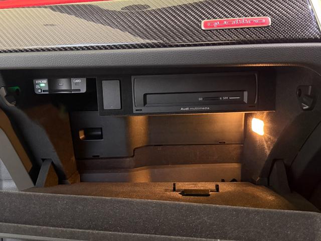 ＲＳ Ｑ３ ベースグレード　１オーナ－　Ｂａｎｇ　＆　Ｏｌｕｆｓｅｎ　　ＲＳスポーツエキゾーストシステム　ＲＳ　ダンピングコントロールサスペンション　ＲＳデザインパッケージ　カーボンエンジンカバー　ファインナッパレザー（25枚目）