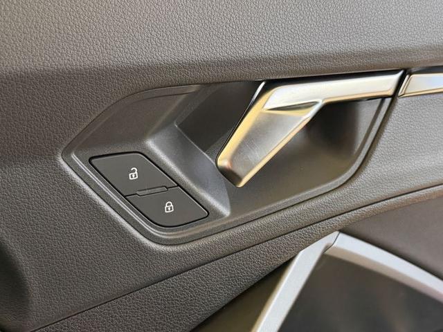 ＲＳ Ｑ３ ベースグレード　１オーナ－　Ｂａｎｇ　＆　Ｏｌｕｆｓｅｎ　　ＲＳスポーツエキゾーストシステム　ＲＳ　ダンピングコントロールサスペンション　ＲＳデザインパッケージ　カーボンエンジンカバー　ファインナッパレザー（27枚目）