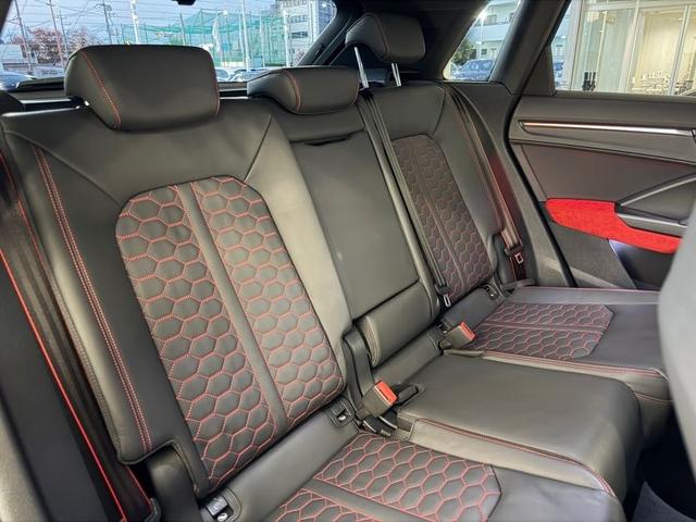 ＲＳ Ｑ３ ベースグレード　１オーナ－　Ｂａｎｇ　＆　Ｏｌｕｆｓｅｎ　　ＲＳスポーツエキゾーストシステム　ＲＳ　ダンピングコントロールサスペンション　ＲＳデザインパッケージ　カーボンエンジンカバー　ファインナッパレザー（52枚目）