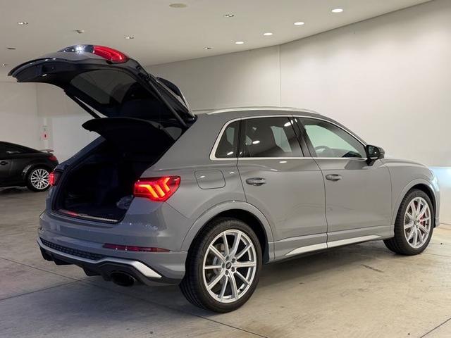 ＲＳ Ｑ３ ベースグレード　１オーナ－　Ｂａｎｇ　＆　Ｏｌｕｆｓｅｎ　　ＲＳスポーツエキゾーストシステム　ＲＳ　ダンピングコントロールサスペンション　ＲＳデザインパッケージ　カーボンエンジンカバー　ファインナッパレザー（58枚目）