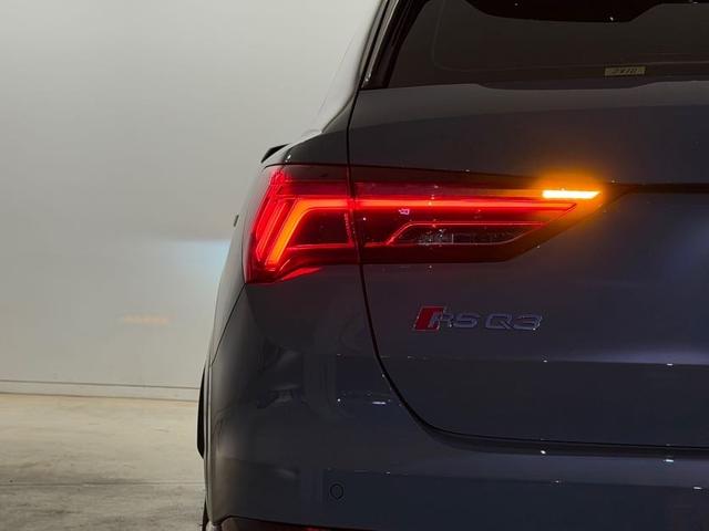 ＲＳ Ｑ３ ベースグレード　１オーナ－　Ｂａｎｇ　＆　Ｏｌｕｆｓｅｎ　　ＲＳスポーツエキゾーストシステム　ＲＳ　ダンピングコントロールサスペンション　ＲＳデザインパッケージ　カーボンエンジンカバー　ファインナッパレザー（67枚目）