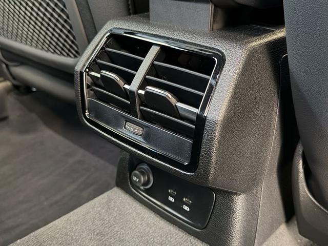 Ｑ３ ３５ＴＦＳＩ　Ｓライン　デモアップ　コンビニエンス＆アシスタントパッケージ　ＴＶチューナー　プラスパッケージ　スマフォインターフェース　ワイヤレスチャージャー　　認定中古車（56枚目）