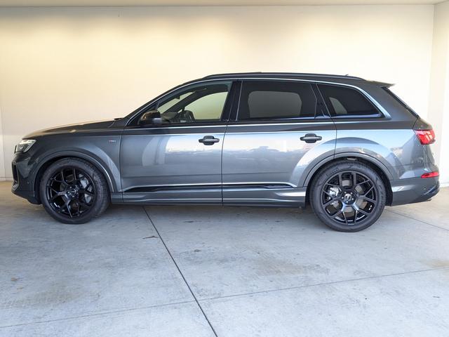 Ｑ７ ５０ＴＤＩクワトロ　Ｓライン　デモアップ　レザーパッケージ　パノラマサンルーフ　オールホイールステアリング　ブラックスタイリングパッケージ　レーザーライト　ブラックスタイリングパッケージ　認定中古車（7枚目）