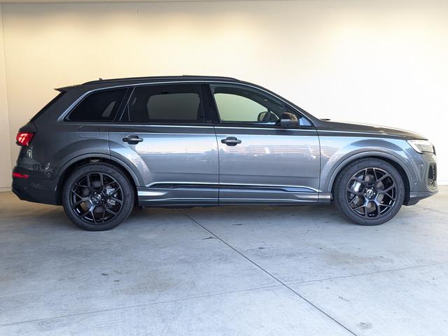 Ｑ７ ５０ＴＤＩクワトロ　Ｓライン　デモアップ　レザーパッケージ　パノラマサンルーフ　オールホイールステアリング　ブラックスタイリングパッケージ　レーザーライト　ブラックスタイリングパッケージ　認定中古車（8枚目）