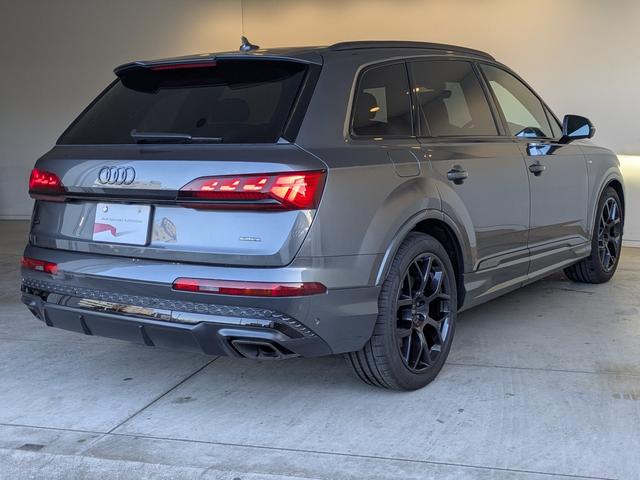 Ｑ７ ５０ＴＤＩクワトロ　Ｓライン　デモアップ　レザーパッケージ　パノラマサンルーフ　オールホイールステアリング　ブラックスタイリングパッケージ　レーザーライト　ブラックスタイリングパッケージ　認定中古車（10枚目）