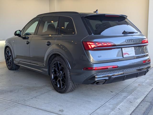 Ｑ７ ５０ＴＤＩクワトロ　Ｓライン　デモアップ　レザーパッケージ　パノラマサンルーフ　オールホイールステアリング　ブラックスタイリングパッケージ　レーザーライト　ブラックスタイリングパッケージ　認定中古車（11枚目）
