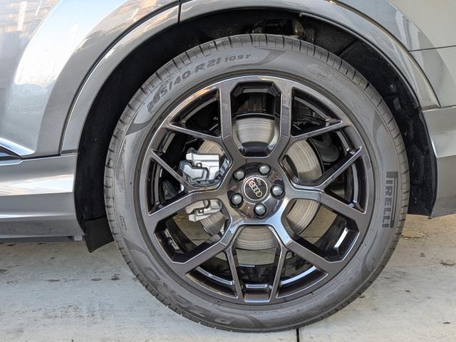 Ｑ７ ５０ＴＤＩクワトロ　Ｓライン　デモアップ　レザーパッケージ　パノラマサンルーフ　オールホイールステアリング　ブラックスタイリングパッケージ　レーザーライト　ブラックスタイリングパッケージ　認定中古車（13枚目）