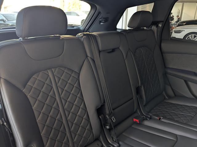 Ｑ７ ５０ＴＤＩクワトロ　Ｓライン　デモアップ　レザーパッケージ　パノラマサンルーフ　オールホイールステアリング　ブラックスタイリングパッケージ　レーザーライト　ブラックスタイリングパッケージ　認定中古車（46枚目）