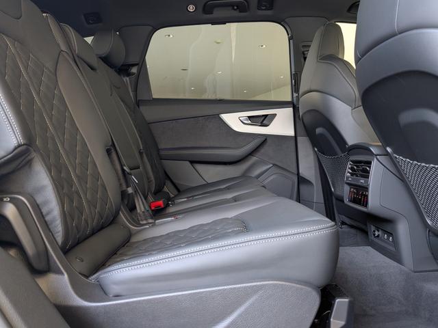 Ｑ７ ５０ＴＤＩクワトロ　Ｓライン　デモアップ　レザーパッケージ　パノラマサンルーフ　オールホイールステアリング　ブラックスタイリングパッケージ　レーザーライト　ブラックスタイリングパッケージ　認定中古車（47枚目）