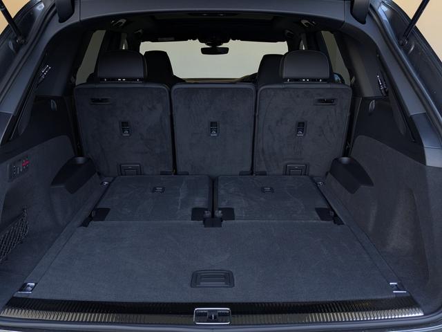 Ｑ７ ５０ＴＤＩクワトロ　Ｓライン　デモアップ　レザーパッケージ　パノラマサンルーフ　オールホイールステアリング　ブラックスタイリングパッケージ　レーザーライト　ブラックスタイリングパッケージ　認定中古車（52枚目）