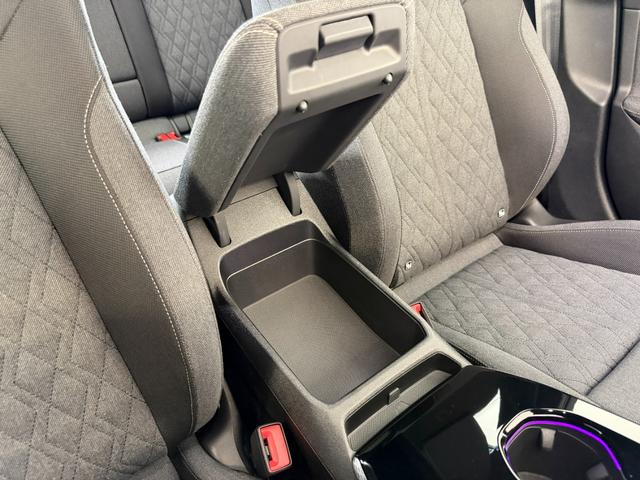 ���K�A���Ԏ戵���Ԏ�Ƃ��܂��āA�A�E�f�B�A�����Z�f�X�x���c�A�W�[�v�A���m�[�������Ă���܂��B