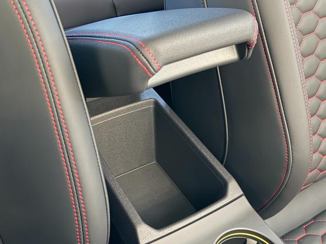 ＲＳ３スポーツバック ベースグレード　レザーシート　ＲＳダンピングコントロールサスペンション　ＲＳスポーツエギゾースト　ＲＳデザインパッケージレッド　ＳＯＮＯＳ３Ｄサウンドシステム　プライバシーガラス　カラードキャリパーレッド　認定中古車（50枚目）