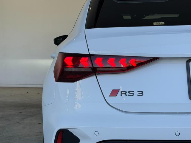 ＲＳ３スポーツバック ベースグレード　レザーシート　ＲＳダンピングコントロールサスペンション　ＲＳスポーツエギゾースト　ＲＳデザインパッケージレッド　ＳＯＮＯＳ３Ｄサウンドシステム　プライバシーガラス　カラードキャリパーレッド　認定中古車（68枚目）