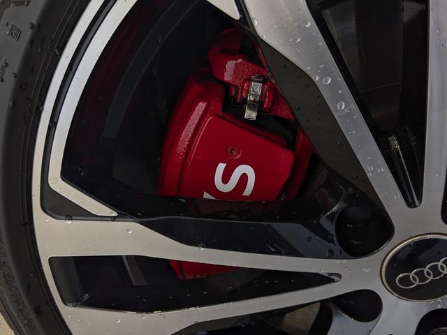 S5アバント ベースグレード ワンオーナー ラグジュアリー パッケージ S ライティング パッケージ ブレーキキャリパー レッド ファインナッパレザー 認定中古車(11枚目)