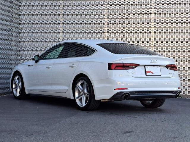 Ａ５スポーツバック ４５ＴＦＳＩクワトロ　スポーツ　４ＷＤ　アシスタンスパッケージ／マルチカラーアンビエントライティング／マトリクスＬＥＤヘッドライト　メモリーナビ　フルセグ　ミュージックプレイヤー接続可　ＥＴＣ　スマートキー　電動シート　フルエアロ（8枚目）