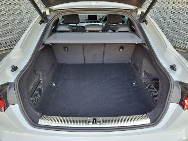 Ａ５スポーツバック ４５ＴＦＳＩクワトロ　スポーツ　４ＷＤ　アシスタンスパッケージ／マルチカラーアンビエントライティング／マトリクスＬＥＤヘッドライト　メモリーナビ　フルセグ　ミュージックプレイヤー接続可　ＥＴＣ　スマートキー　電動シート　フルエアロ（22枚目）