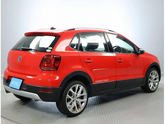 ポロ クロスポロ フォルクスワーゲン認定中古車 CROSS POLO 純正17インチアルミホイール アイドリングストップ バックモニター ETC CD DVD再生機能 フルセグ ガソリンターボ(4枚目)