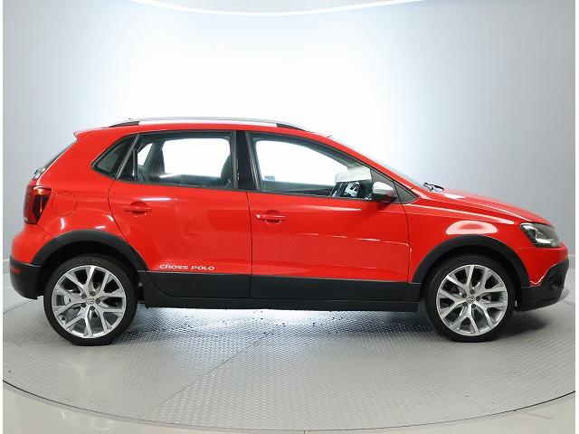 ポロ クロスポロ フォルクスワーゲン認定中古車 CROSS POLO 純正17インチアルミホイール アイドリングストップ バックモニター ETC CD DVD再生機能 フルセグ ガソリンターボ(5枚目)