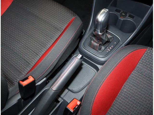 ポロ クロスポロ フォルクスワーゲン認定中古車 CROSS POLO 純正17インチアルミホイール アイドリングストップ バックモニター ETC CD DVD再生機能 フルセグ ガソリンターボ(12枚目)