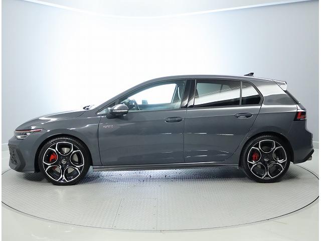 ゴルフＧＴＩ ベースグレード　フォルクスワーゲン認定中古車　サンルーフ　ＤＣＣ付き　トラベルアシスト　レーンキープアシスト　アダクティブクルーズコントロール　ハーマンカードン　ＥＴＣ２．０　純正アルミホイール（2枚目）