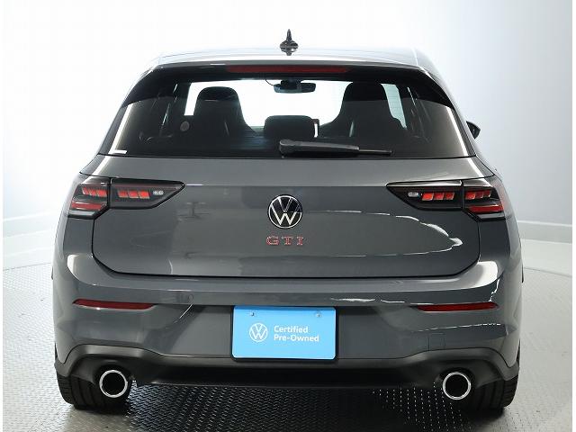 ゴルフＧＴＩ ベースグレード　フォルクスワーゲン認定中古車　サンルーフ　ＤＣＣ付き　トラベルアシスト　レーンキープアシスト　アダクティブクルーズコントロール　ハーマンカードン　ＥＴＣ２．０　純正アルミホイール（3枚目）