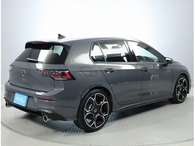 ゴルフＧＴＩ ベースグレード　フォルクスワーゲン認定中古車　サンルーフ　ＤＣＣ付き　トラベルアシスト　レーンキープアシスト　アダクティブクルーズコントロール　ハーマンカードン　ＥＴＣ２．０　純正アルミホイール（4枚目）