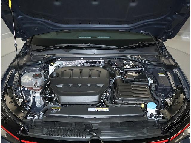 ゴルフＧＴＩ ベースグレード　フォルクスワーゲン認定中古車　サンルーフ　ＤＣＣ付き　トラベルアシスト　レーンキープアシスト　アダクティブクルーズコントロール　ハーマンカードン　ＥＴＣ２．０　純正アルミホイール（8枚目）