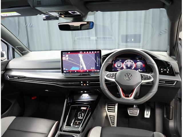 ゴルフＧＴＩ ベースグレード　フォルクスワーゲン認定中古車　サンルーフ　ＤＣＣ付き　トラベルアシスト　レーンキープアシスト　アダクティブクルーズコントロール　ハーマンカードン　ＥＴＣ２．０　純正アルミホイール（10枚目）