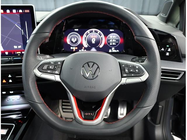 ゴルフＧＴＩ ベースグレード　フォルクスワーゲン認定中古車　サンルーフ　ＤＣＣ付き　トラベルアシスト　レーンキープアシスト　アダクティブクルーズコントロール　ハーマンカードン　ＥＴＣ２．０　純正アルミホイール（11枚目）