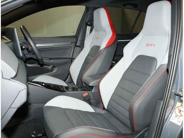 ゴルフＧＴＩ ベースグレード　フォルクスワーゲン認定中古車　サンルーフ　ＤＣＣ付き　トラベルアシスト　レーンキープアシスト　アダクティブクルーズコントロール　ハーマンカードン　ＥＴＣ２．０　純正アルミホイール（21枚目）