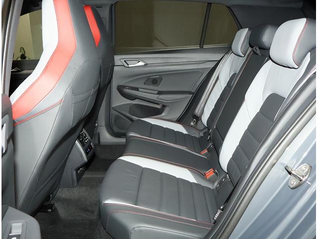 ゴルフＧＴＩ ベースグレード　フォルクスワーゲン認定中古車　サンルーフ　ＤＣＣ付き　トラベルアシスト　レーンキープアシスト　アダクティブクルーズコントロール　ハーマンカードン　ＥＴＣ２．０　純正アルミホイール（22枚目）