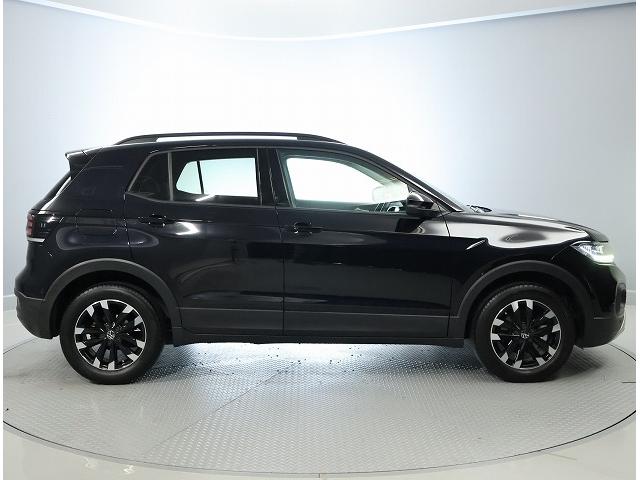 Ｔ－クロス ＴＳＩ　アクティブ　フォルクスワーゲン認定中古車　クルーズコントロール　ＬＥＤヘッドライト　純正インフォメーションディスプレイ　純正１６インチアルミホイール　バックモニター搭載　フルセグ　ドライブレコーダー（5枚目）