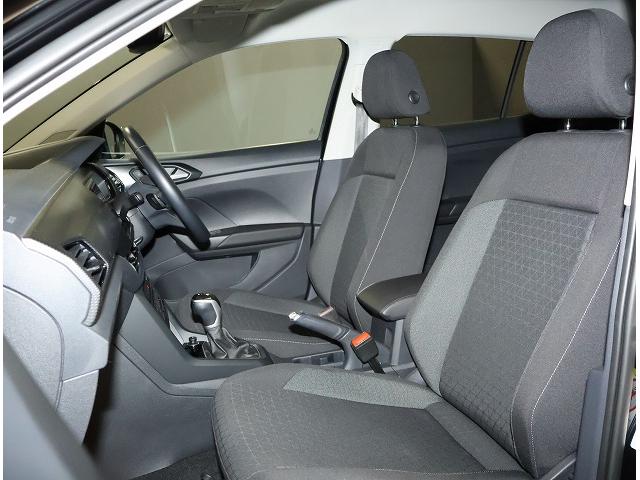 Ｔ－クロス ＴＳＩ　アクティブ　フォルクスワーゲン認定中古車　クルーズコントロール　ＬＥＤヘッドライト　純正インフォメーションディスプレイ　純正１６インチアルミホイール　バックモニター搭載　フルセグ　ドライブレコーダー（17枚目）