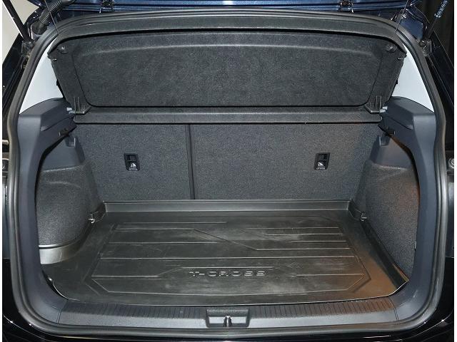 Ｔ－クロス ＴＳＩ　アクティブ　フォルクスワーゲン認定中古車　クルーズコントロール　ＬＥＤヘッドライト　純正インフォメーションディスプレイ　純正１６インチアルミホイール　バックモニター搭載　フルセグ　ドライブレコーダー（19枚目）