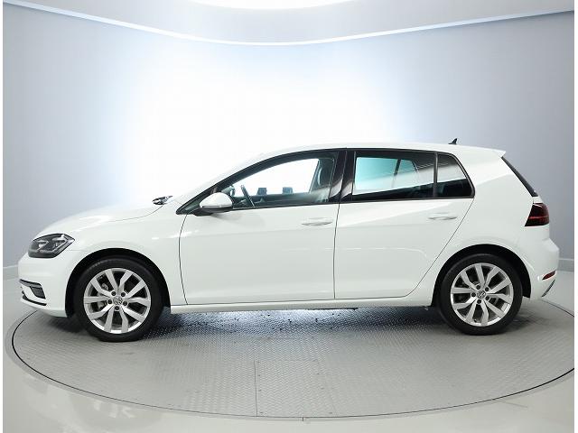 ゴルフ ＴＳＩハイライン　フォルクスワーゲン認定中古車　クルーズコントロール　ＬＥＤヘッドライト　オートホールド機能付き　純正インフォメーションディスプレイ　純正アルミホイール　バックモニター搭載　フルセグ（2枚目）