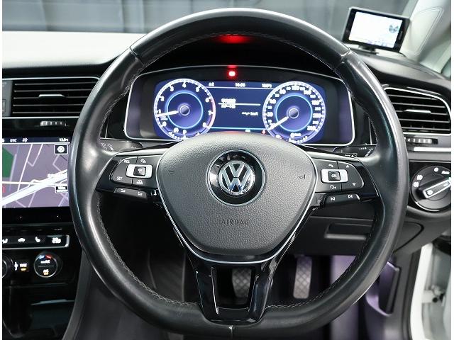 ゴルフ ＴＳＩハイライン　フォルクスワーゲン認定中古車　クルーズコントロール　ＬＥＤヘッドライト　オートホールド機能付き　純正インフォメーションディスプレイ　純正アルミホイール　バックモニター搭載　フルセグ（11枚目）