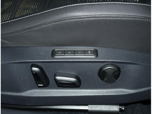 ゴルフ ＴＳＩハイライン　フォルクスワーゲン認定中古車　クルーズコントロール　ＬＥＤヘッドライト　オートホールド機能付き　純正インフォメーションディスプレイ　純正アルミホイール　バックモニター搭載　フルセグ（17枚目）