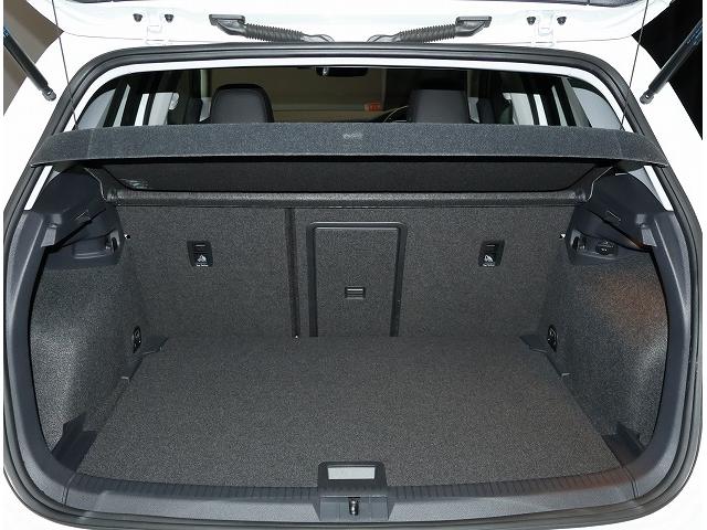 ゴルフ ＴＳＩハイライン　フォルクスワーゲン認定中古車　クルーズコントロール　ＬＥＤヘッドライト　オートホールド機能付き　純正インフォメーションディスプレイ　純正アルミホイール　バックモニター搭載　フルセグ（20枚目）