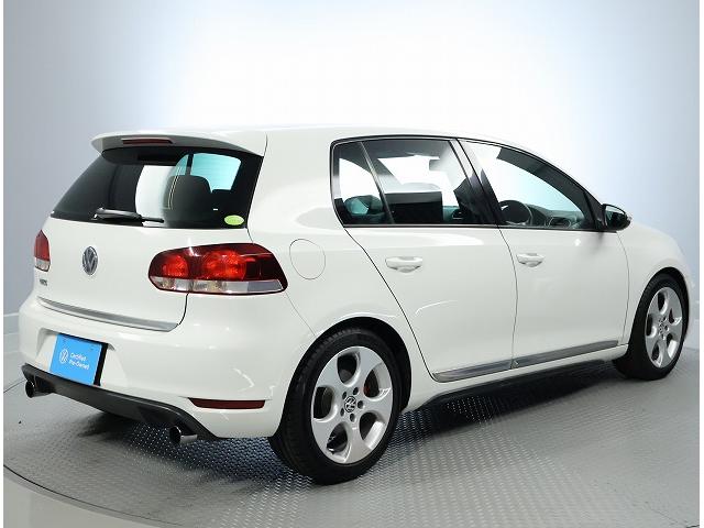 ゴルフ ＧＴＩ　保証無し　車検整備付き　ワンオーナー　禁煙車　ＴＳＩ２．０　　タイヤ残り溝多　キャンディーホワイト　　ＣＤ　オートエアコン　ＡＢＳ　チェック柄シート（5枚目）