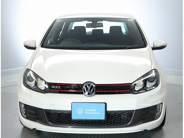 ゴルフ ＧＴＩ　保証無し　車検整備付き　ワンオーナー　禁煙車　ＴＳＩ２．０　　タイヤ残り溝多　キャンディーホワイト　　ＣＤ　オートエアコン　ＡＢＳ　チェック柄シート（7枚目）