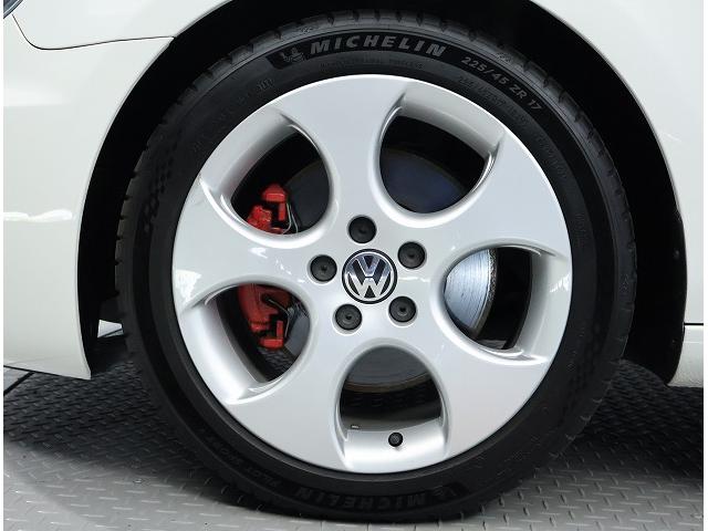 ゴルフ ＧＴＩ　保証無し　車検整備付き　ワンオーナー　禁煙車　ＴＳＩ２．０　　タイヤ残り溝多　キャンディーホワイト　　ＣＤ　オートエアコン　ＡＢＳ　チェック柄シート（8枚目）