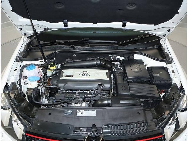 ゴルフ ＧＴＩ　保証無し　車検整備付き　ワンオーナー　禁煙車　ＴＳＩ２．０　　タイヤ残り溝多　キャンディーホワイト　　ＣＤ　オートエアコン　ＡＢＳ　チェック柄シート（9枚目）