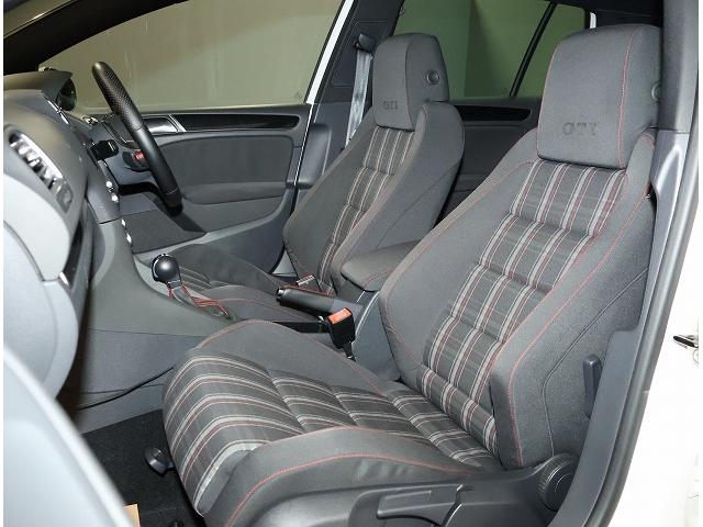 ゴルフ ＧＴＩ　保証無し　車検整備付き　ワンオーナー　禁煙車　ＴＳＩ２．０　　タイヤ残り溝多　キャンディーホワイト　　ＣＤ　オートエアコン　ＡＢＳ　チェック柄シート（15枚目）