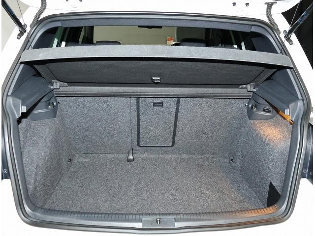 ゴルフ ＧＴＩ　保証無し　車検整備付き　ワンオーナー　禁煙車　ＴＳＩ２．０　　タイヤ残り溝多　キャンディーホワイト　　ＣＤ　オートエアコン　ＡＢＳ　チェック柄シート（17枚目）