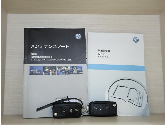 ゴルフ ＧＴＩ　保証無し　車検整備付き　ワンオーナー　禁煙車　ＴＳＩ２．０　　タイヤ残り溝多　キャンディーホワイト　　ＣＤ　オートエアコン　ＡＢＳ　チェック柄シート（19枚目）