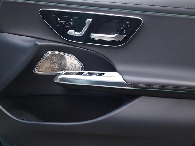 Ｅクラスステーションワゴン Ｅ２００　ステーションワゴン　アバンギャルド　ＡＭＧラインパッケージ　レザーエクスクルーシブパッケージ　アドバンスドパッケージ　デジタルインテリアパッケージ　Ｂｌｕｅｔｏｏｔｈ接続　ＥＴＣ　ＬＥＤヘッドライト　ＴＶ　アイドリングストップ（13枚目）