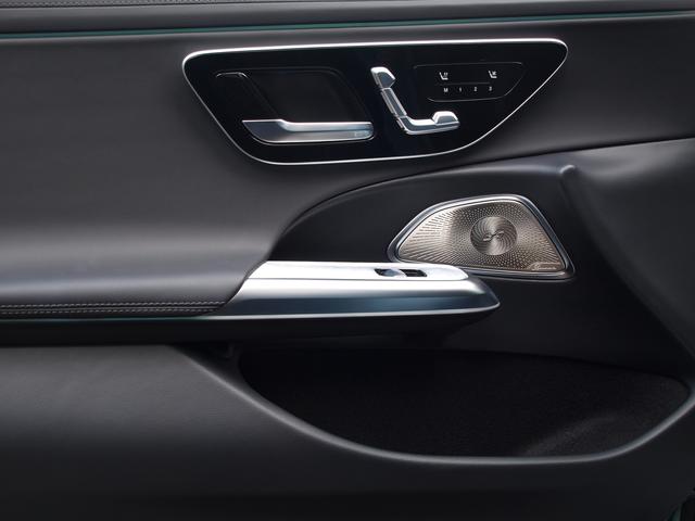 Ｅクラスステーションワゴン Ｅ２００　ステーションワゴン　アバンギャルド　ＡＭＧラインパッケージ　レザーエクスクルーシブパッケージ　アドバンスドパッケージ　デジタルインテリアパッケージ　Ｂｌｕｅｔｏｏｔｈ接続　ＥＴＣ　ＬＥＤヘッドライト　ＴＶ　アイドリングストップ（14枚目）