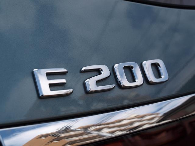 Ｅクラスステーションワゴン Ｅ２００　ステーションワゴン　アバンギャルド　ＡＭＧラインパッケージ　レザーエクスクルーシブパッケージ　アドバンスドパッケージ　デジタルインテリアパッケージ　Ｂｌｕｅｔｏｏｔｈ接続　ＥＴＣ　ＬＥＤヘッドライト　ＴＶ　アイドリングストップ（29枚目）