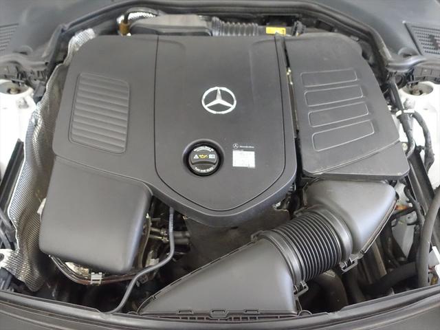 Ｃクラス Ｃ２００　アバンギャルド　ＡＭＧライン　ベーシックパッケージ　ＡＭＧライン　シートヒーター　シートエアコン　パワーシート　トランクスルー　フロアマット　コネクテッド機能　ナビ　ＣＤ　ミュージックサーバー　音楽プレーヤー接続（9枚目）